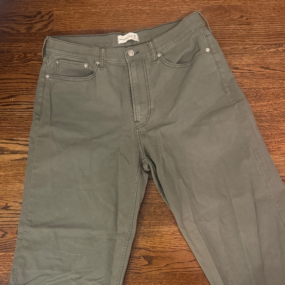 Abercrombie & Fitch Women's Olive Green Straight-Leg Jeans